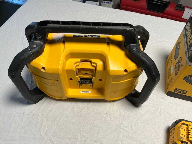Dewalt dcr029 accu werfradio met xr flex accu - afbeelding 5 van  8