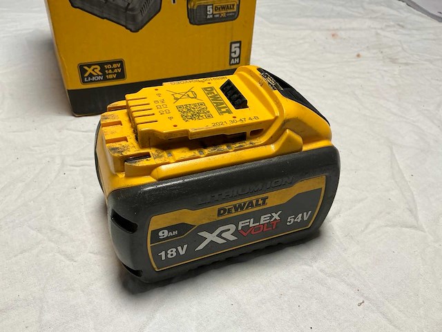 Dewalt dcr029 accu werfradio met xr flex accu - afbeelding 6 van  8