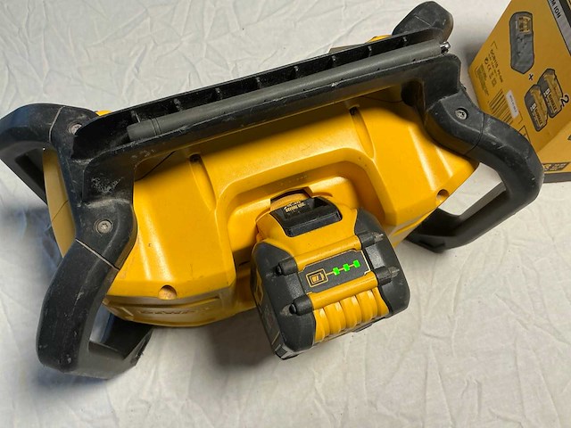 Dewalt dcr029 accu werfradio met xr flex accu - afbeelding 7 van  8