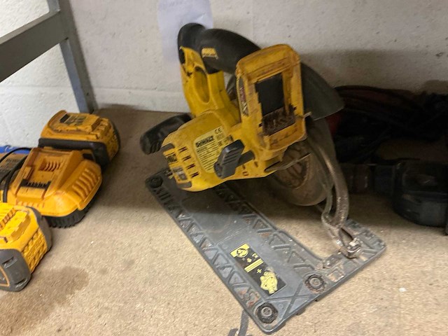 Dewalt dcs576 accu-cirkelzaag (2x) - afbeelding 3 van  5