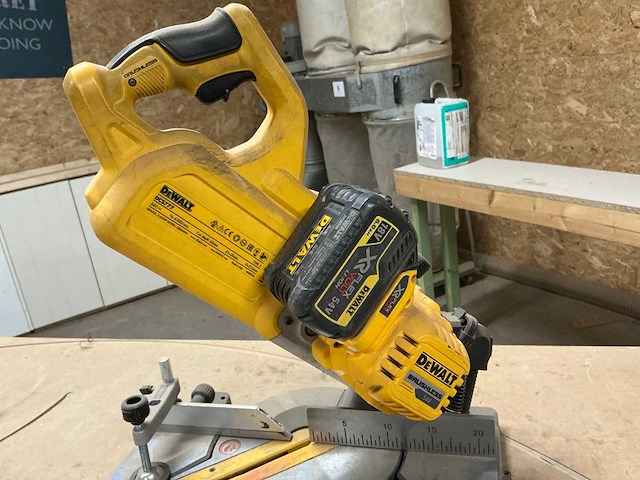 Dewalt dcs777 accu afkortcirkelzaagmachine - afbeelding 3 van  6