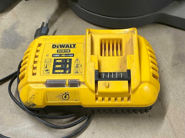 Dewalt dcs777 accu afkortcirkelzaagmachine - afbeelding 6 van  6