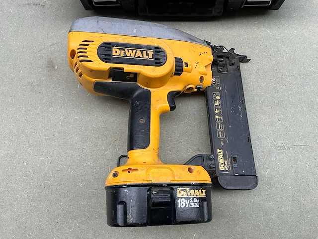 Dewalt dewalt dc608 tacker - afbeelding 2 van  8
