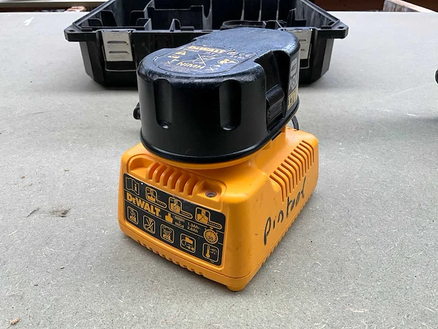 Dewalt dewalt dc608 tacker - afbeelding 5 van  8
