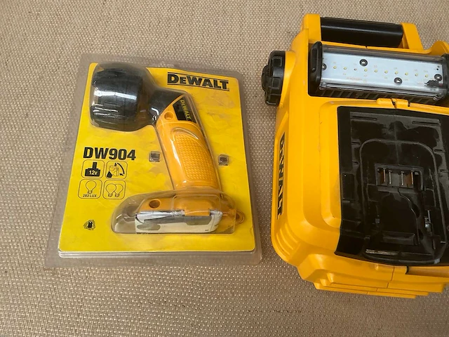 Dewalt diverse accu bouwlampen (2x) - afbeelding 3 van  3