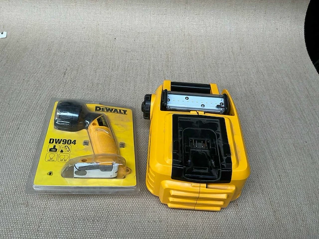 Dewalt diverse accu bouwlampen (2x) - afbeelding 1 van  3
