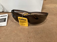 Dewalt dpg52-2d veiligheidsbril, smoke lens (60x) - afbeelding 2 van  5