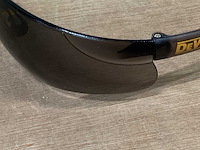 Dewalt dpg52-2d veiligheidsbril, smoke lens (84x) - afbeelding 4 van  5