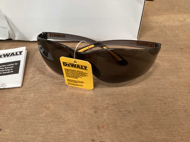 Dewalt dpg52-2d veiligheidsbril, smoke lens (96x) - afbeelding 2 van  5