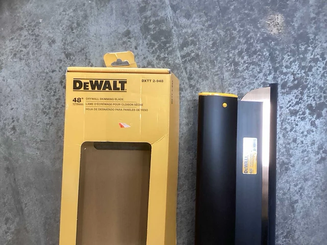 Dewalt drywall spachtelmes 48” / 1219mm (dxtt 2-948) - afbeelding 1 van  7