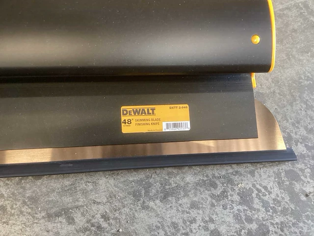 Dewalt drywall spachtelmes 48” / 1219mm (dxtt 2-948) - afbeelding 7 van  7