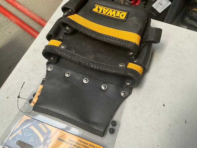Dewalt dt8307 lederen riemtas voor werkbroek (7x) - afbeelding 1 van  2