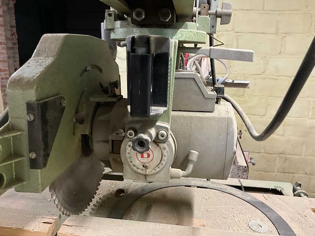 Dewalt dw 1603 radiaalzaag - afbeelding 4 van  14