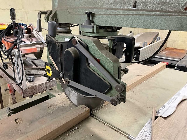 Dewalt dw 1603 radiaalzaag - afbeelding 12 van  14