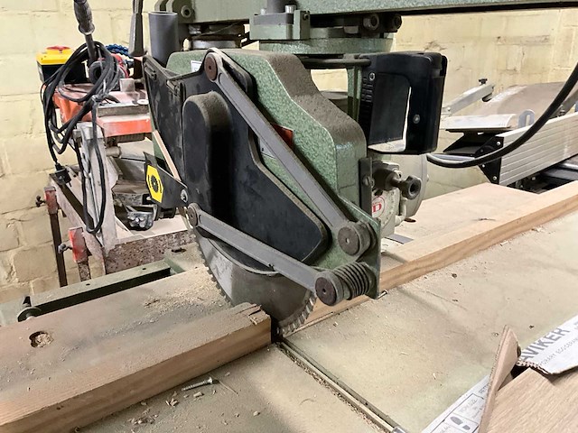 Dewalt dw 1603 radiaalzaag - afbeelding 13 van  14