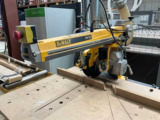 Dewalt dw 729 radiaalafkortzaagmachine - afbeelding 2 van  8