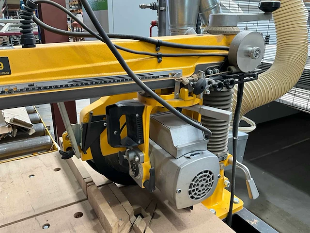 Dewalt dw 729 radiaalafkortzaagmachine - afbeelding 4 van  8