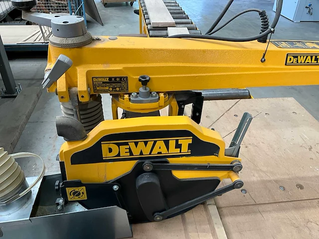 Dewalt dw 729 radiaalafkortzaagmachine - afbeelding 8 van  8