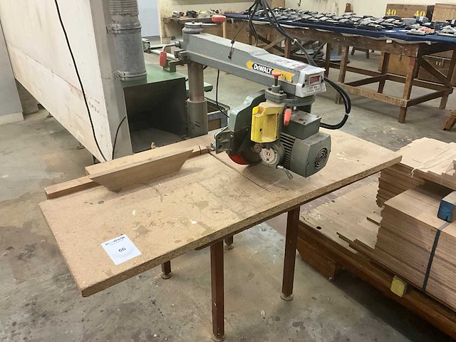Dewalt dw110 radiaalafkortzaagmachine - afbeelding 1 van  3