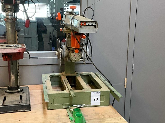 Dewalt dw125 radiaalafkortzaagmachine - afbeelding 2 van  3