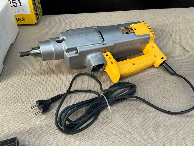 Dewalt dw152 boormachine / menger - afbeelding 2 van  7