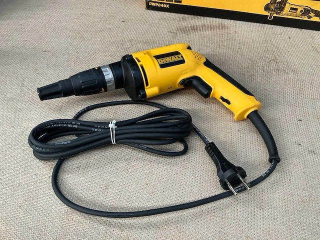 Dewalt dw274k schroefboormachine voor gipskarton - afbeelding 1 van  5