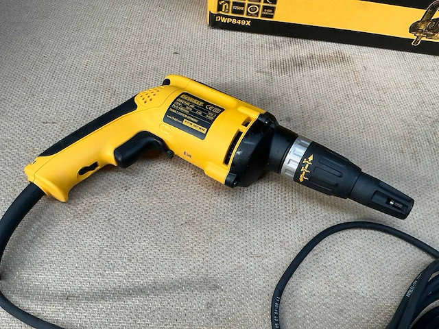 Dewalt dw274k schroefboormachine voor gipskarton - afbeelding 3 van  5
