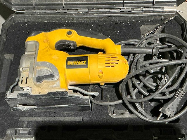 Dewalt dw331k decoupeerzaag - afbeelding 1 van  3