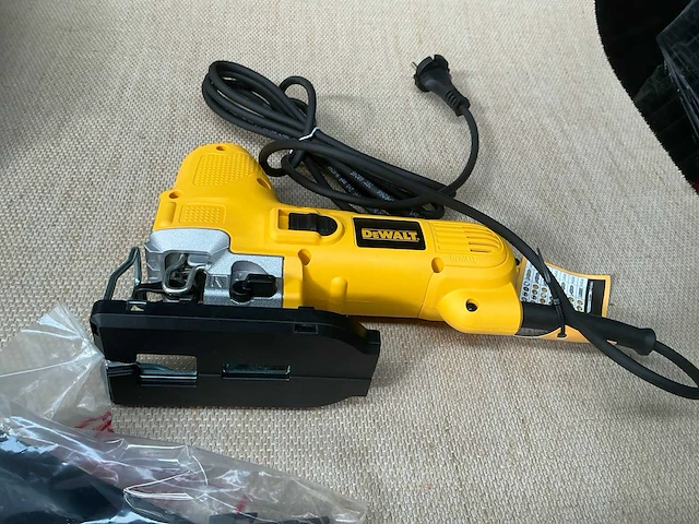 Dewalt dw343 decoupeerzaag - afbeelding 2 van  4