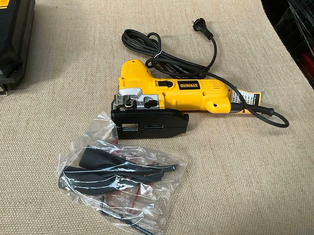 Dewalt dw343 decoupeerzaag - afbeelding 3 van  4