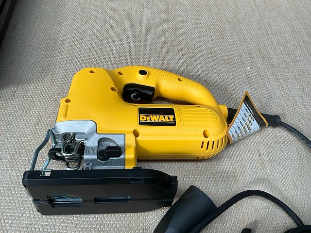 Dewalt dw343 decoupeerzaag - afbeelding 2 van  3