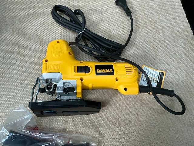 Dewalt dw343 decoupeerzaag - afbeelding 1 van  4