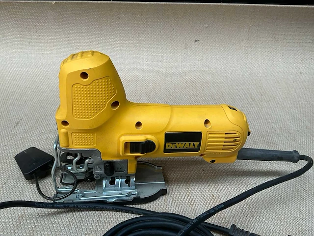 Dewalt dw343-qs decoupeerzaag - afbeelding 1 van  4