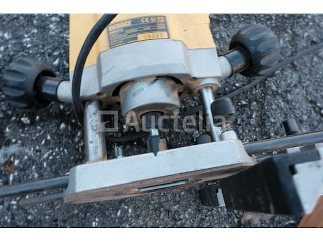 Dewalt dw614 router - afbeelding 4 van  6