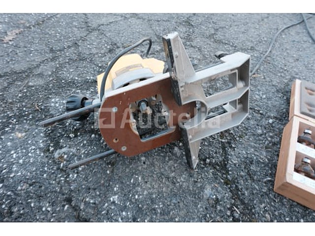 Dewalt dw614 router - afbeelding 6 van  6