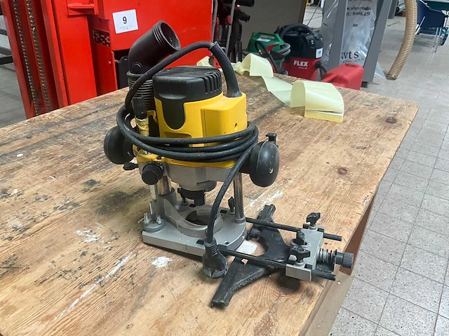 Dewalt dw620 bovenfrees - afbeelding 2 van  6