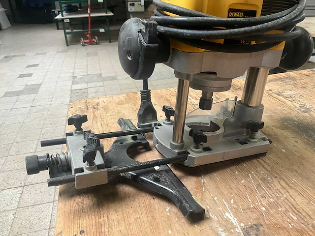 Dewalt dw620 bovenfrees - afbeelding 3 van  6