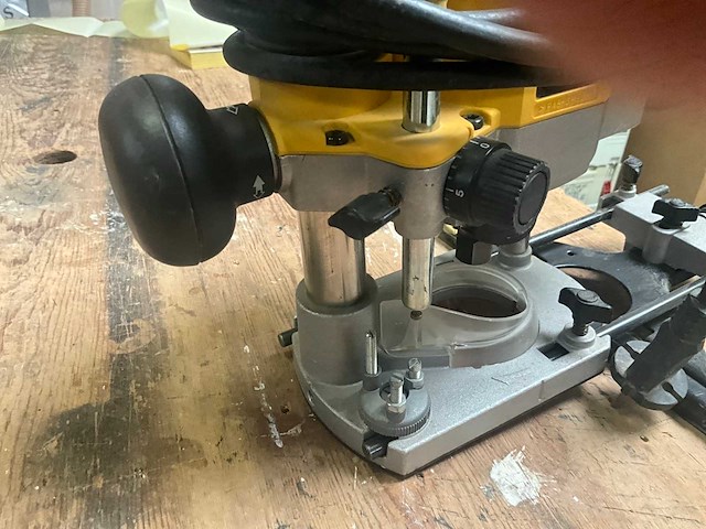 Dewalt dw620 bovenfrees - afbeelding 6 van  6