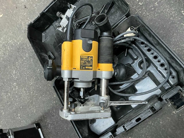 Dewalt dw621-qs bovenfrees - afbeelding 1 van  3