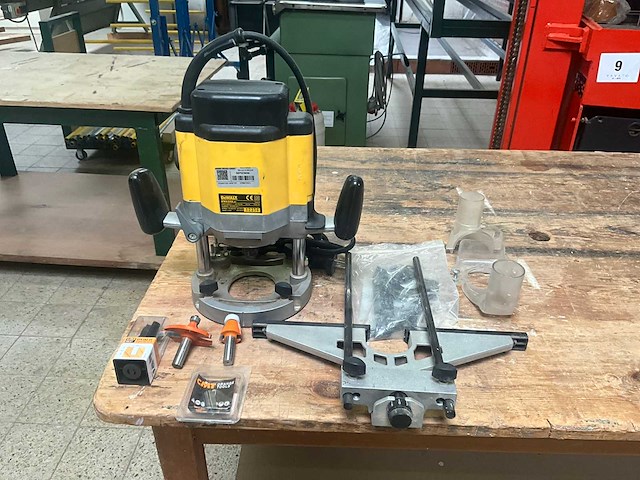Dewalt dw625e bovenfrees en toebehoren - afbeelding 2 van  6