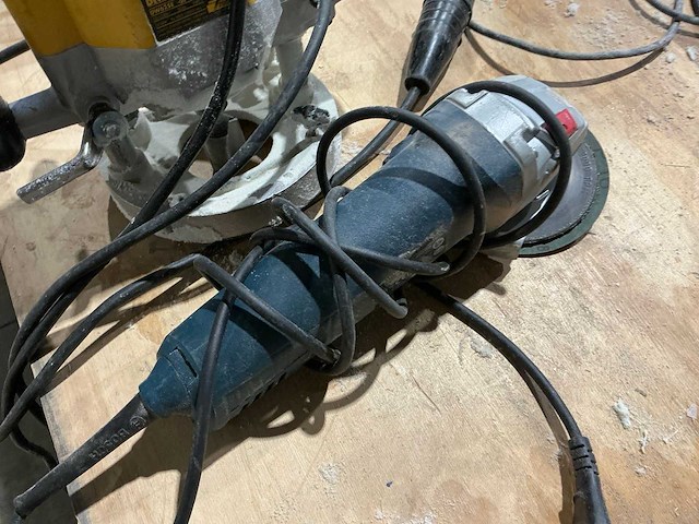 Dewalt dw625e bovenfrees + schuur-/slijpmachine bosch gws 11-125 - afbeelding 6 van  7