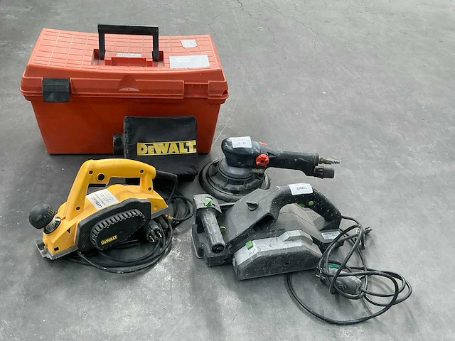 Dewalt dw680 schaafmachine en 2 diverse machines - afbeelding 1 van  8