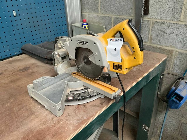Dewalt dw701 tafelcirkelzaagmachine - afbeelding 1 van  3