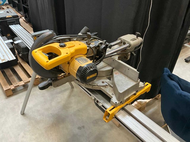 Dewalt dw712 afkortcirkelzaagmachine - afbeelding 2 van  4