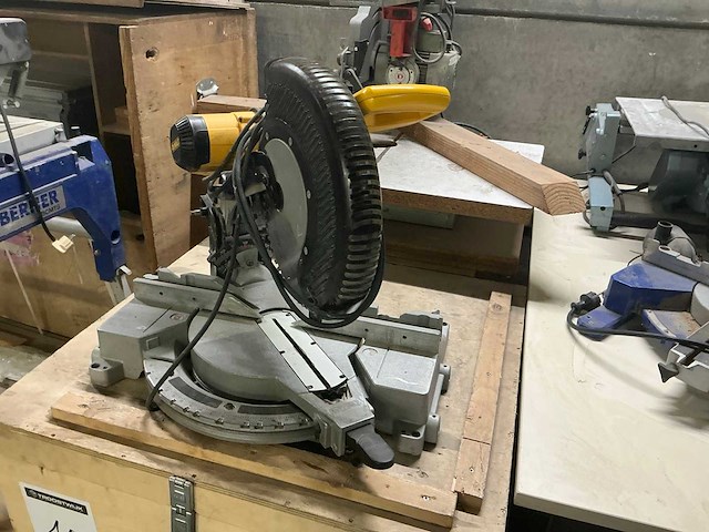 Dewalt dw716e-qs afkortcirkelzaagmachine - afbeelding 3 van  5