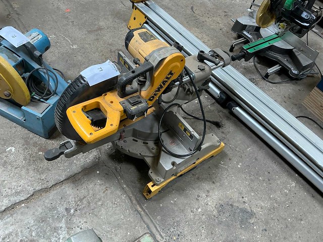 Dewalt dw717xps afkortcirkelzaagmachine - afbeelding 1 van  4