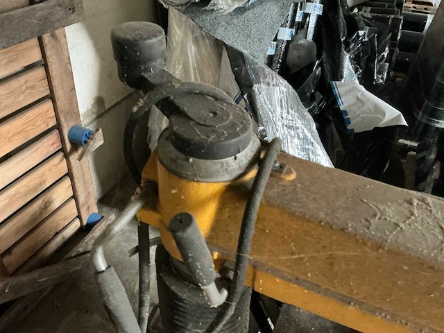 Dewalt dw721 radiaalafkortzaagmachine - afbeelding 4 van  5