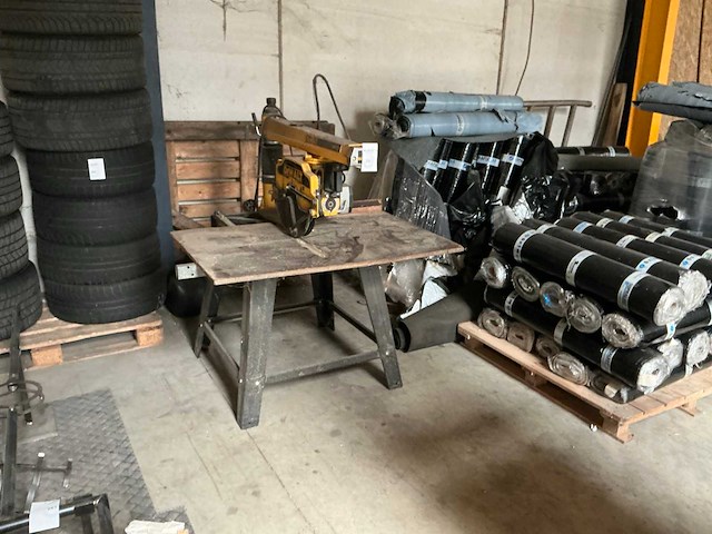 Dewalt dw721 radiaalafkortzaagmachine - afbeelding 1 van  5