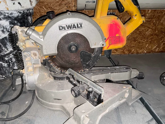 Dewalt dw770-qs verstekzaag - afbeelding 4 van  5
