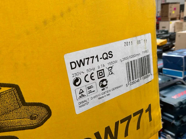 Dewalt dw771 afkortcirkelzaagmachine - afbeelding 3 van  4